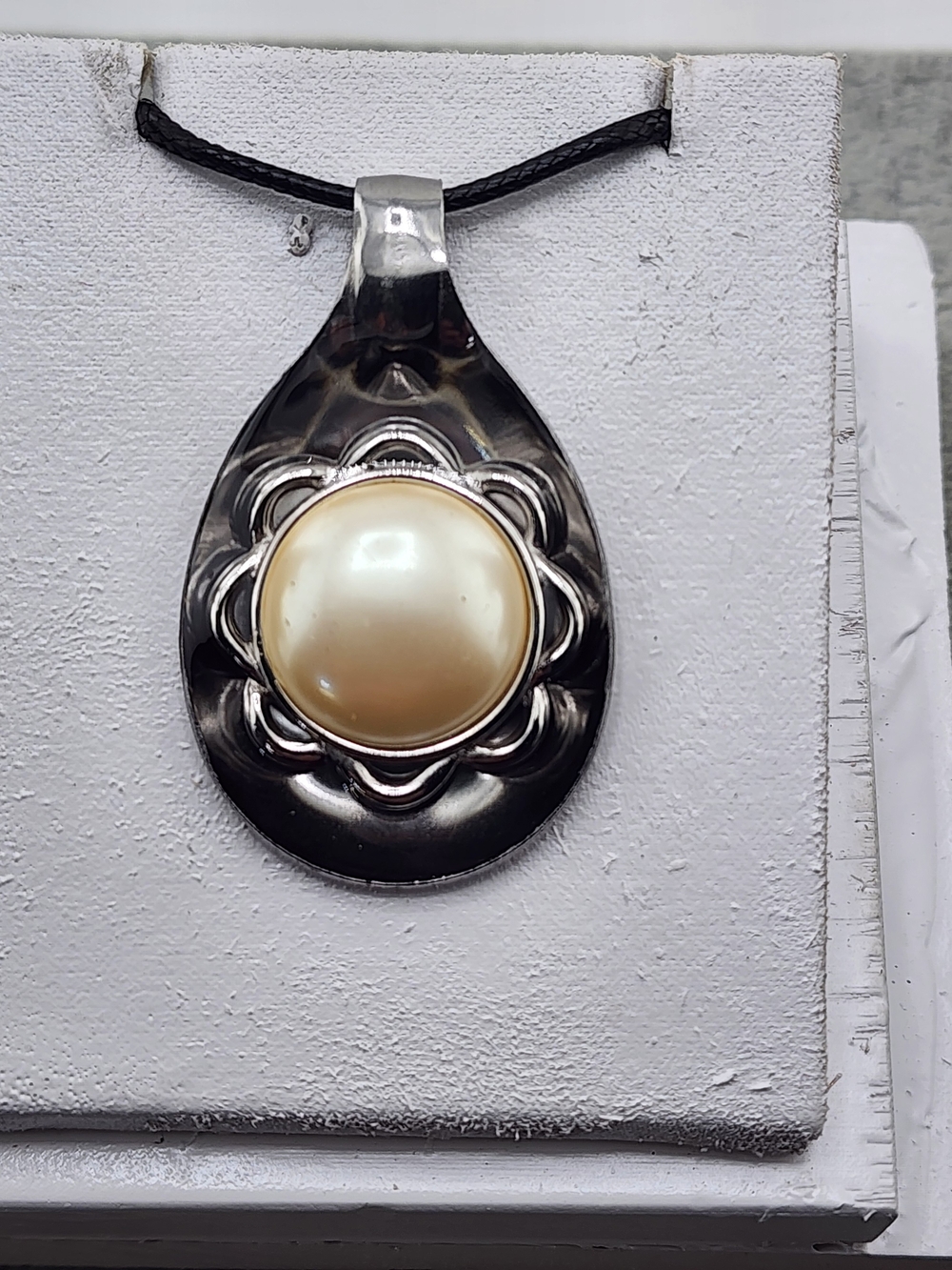 Classic Pearl Spoon Pendant Necklace in Cream